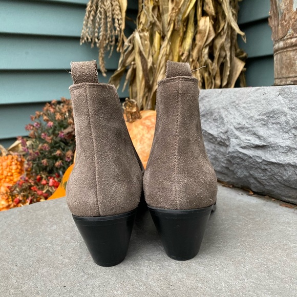 Marc Fisher gray suede bootie NWOT - Picture 3 of 5